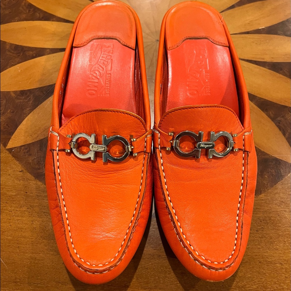 Salvatore Ferragamo Women’s Orange Viggio Apron-Toe Leather Mules Size 8 Slip On - Picture 2 of 10